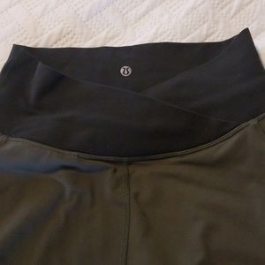 Hunter green cropped pocketed leggings sz 6